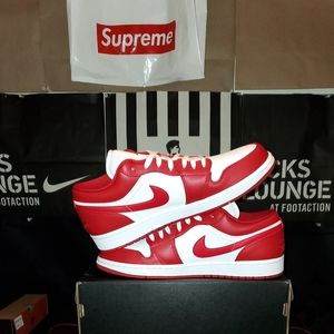 Jordan 1 Low gym red